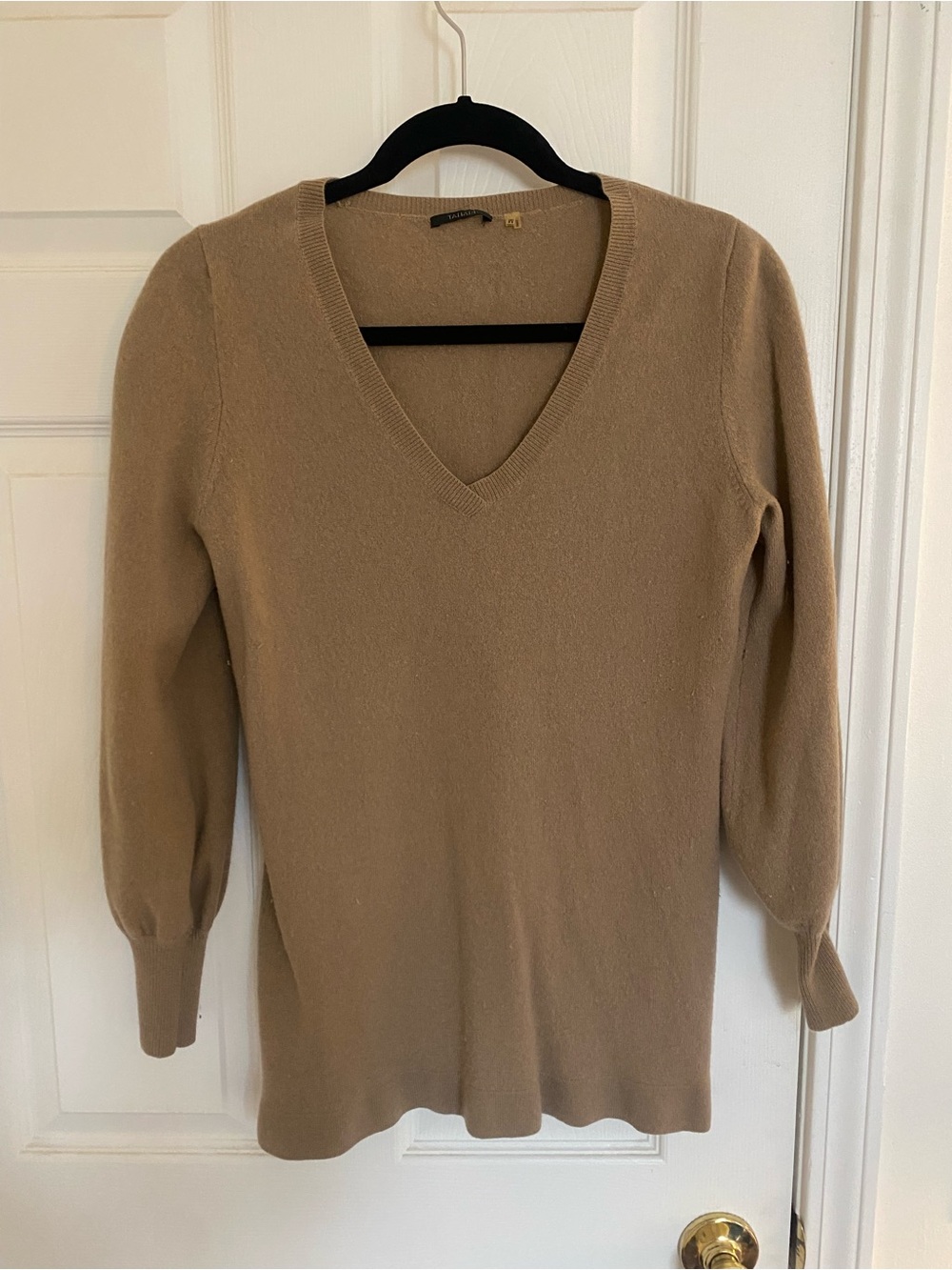 Tahari Camel V-Neck Long Sleeve Sweater